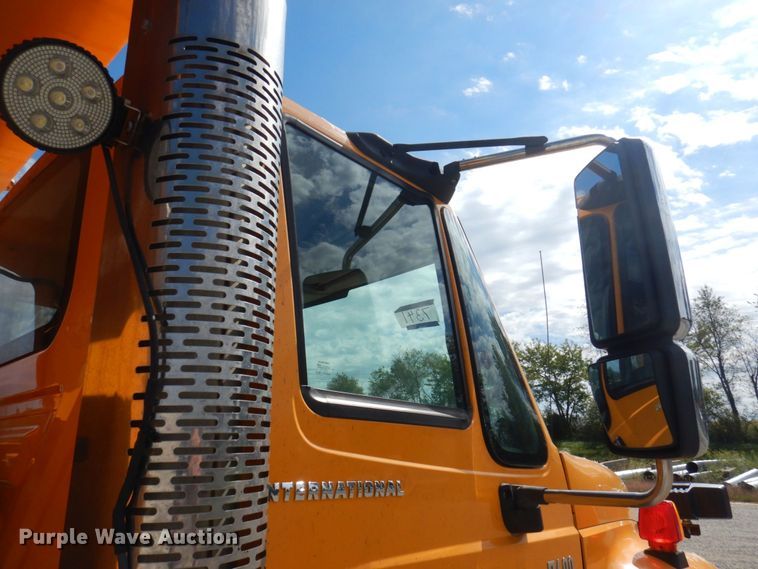 image for item DP0342 2005 International 7400  dump truck