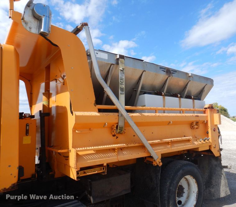 image for item DP0342 2005 International 7400  dump truck