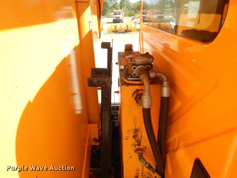 image for item DP0342 2005 International 7400  dump truck