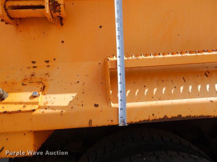 image for item DP0342 2005 International 7400  dump truck