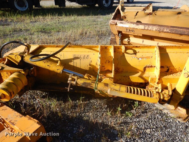 image for item DP0342 2005 International 7400  dump truck