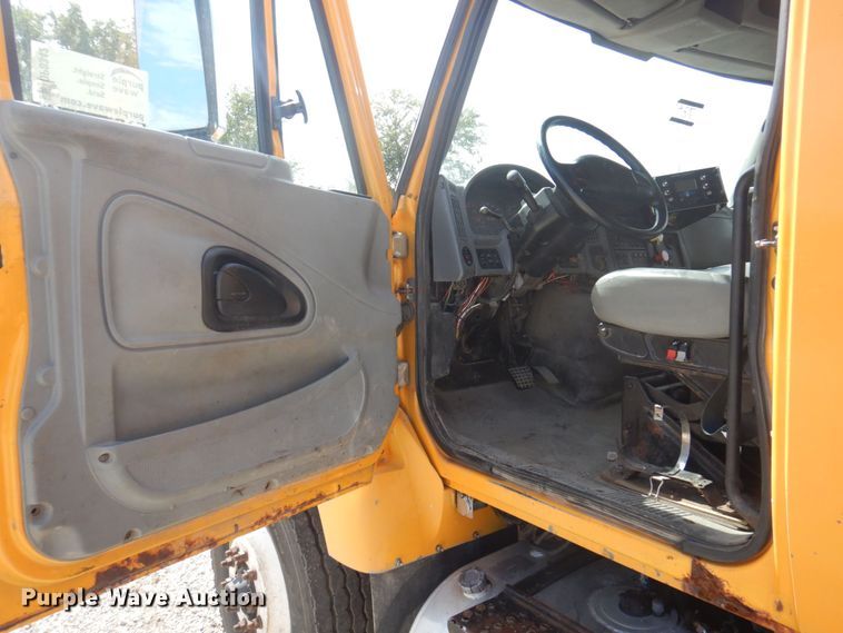 image for item DP0342 2005 International 7400  dump truck