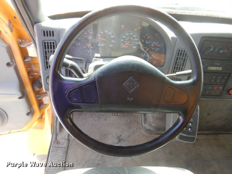 image for item DP0342 2005 International 7400  dump truck