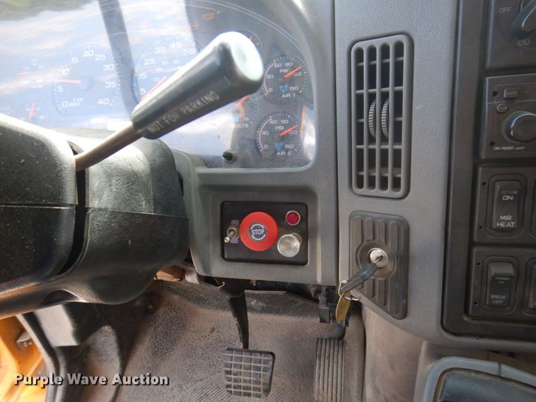 image for item DP0342 2005 International 7400  dump truck