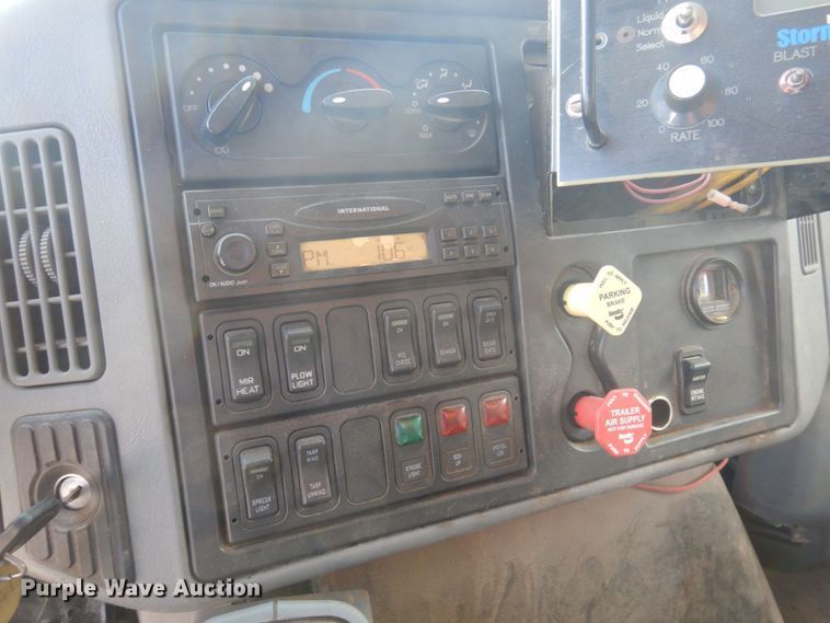 image for item DP0342 2005 International 7400  dump truck