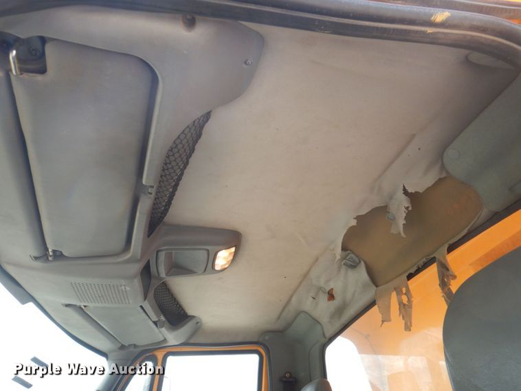 image for item DP0342 2005 International 7400  dump truck