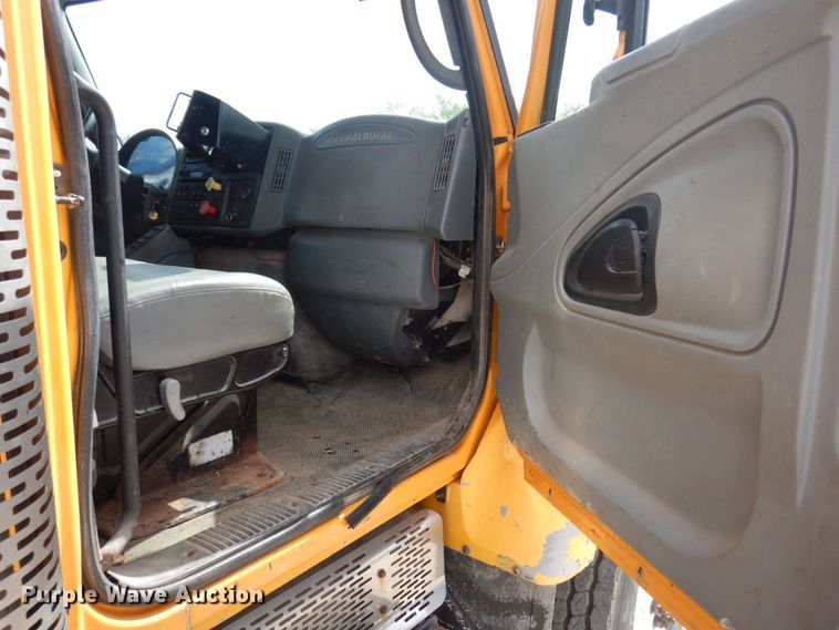 image for item DP0342 2005 International 7400  dump truck