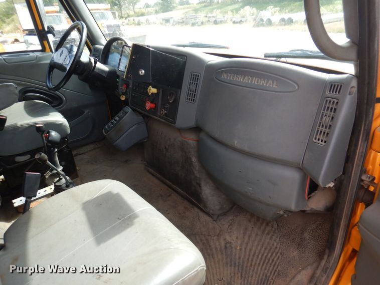 image for item DP0342 2005 International 7400  dump truck