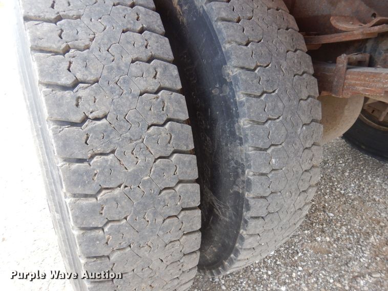 image for item DP0342 2005 International 7400  dump truck