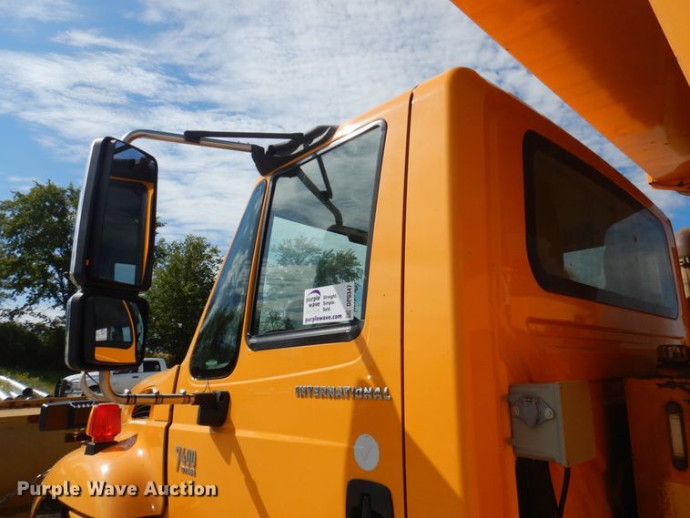 image for item DP0347 2006 International 7400  dump truck