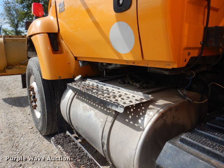 image for item DP0347 2006 International 7400  dump truck