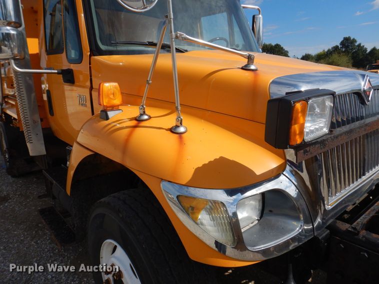 image for item DP0347 2006 International 7400  dump truck