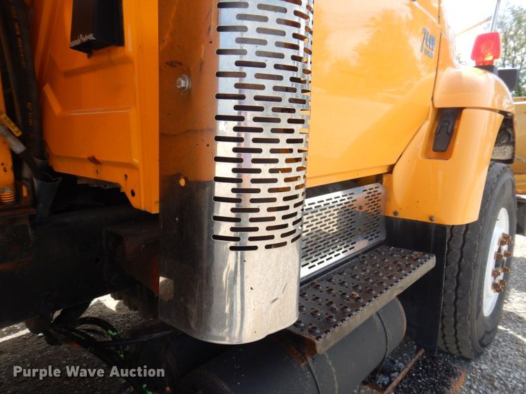 image for item DP0347 2006 International 7400  dump truck