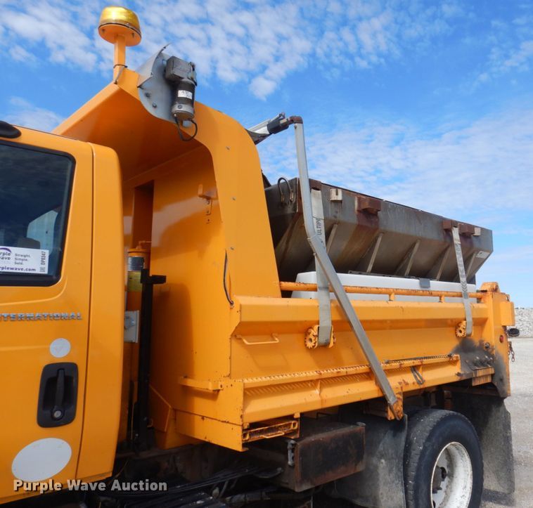 image for item DP0347 2006 International 7400  dump truck