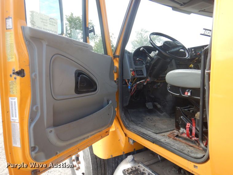 image for item DP0347 2006 International 7400  dump truck