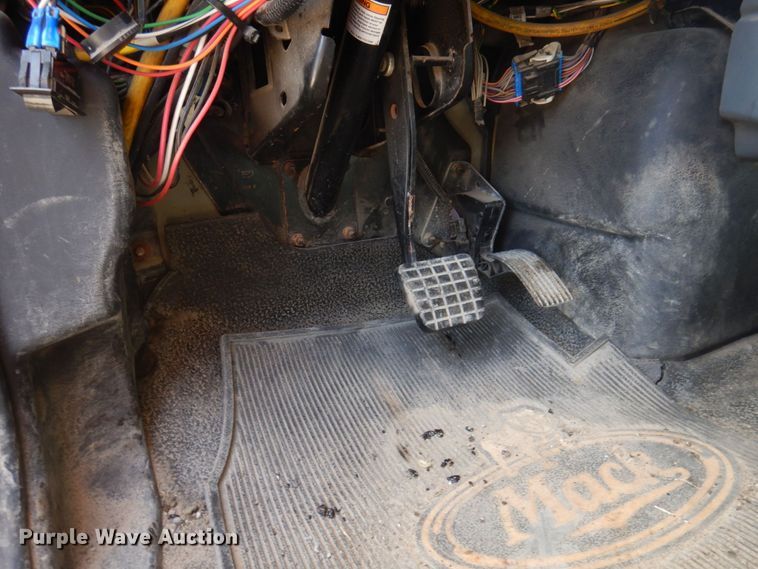 image for item DP0347 2006 International 7400  dump truck