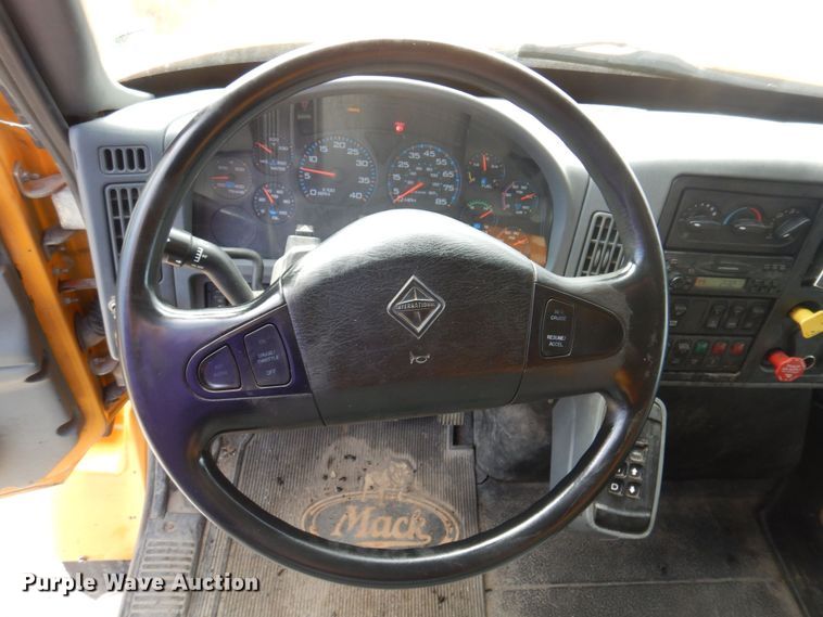 image for item DP0347 2006 International 7400  dump truck