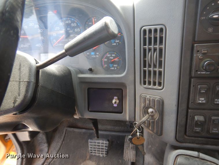 image for item DP0347 2006 International 7400  dump truck