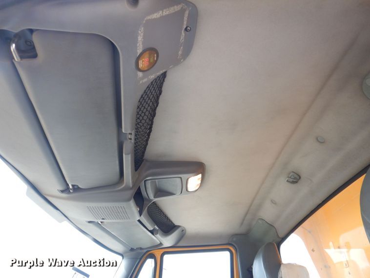 image for item DP0347 2006 International 7400  dump truck