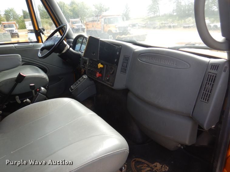 image for item DP0347 2006 International 7400  dump truck