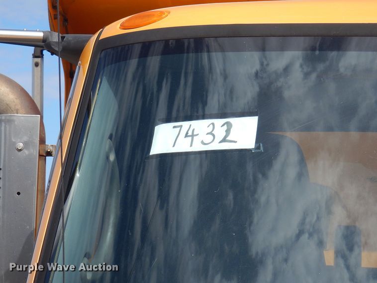 image for item DP0347 2006 International 7400  dump truck