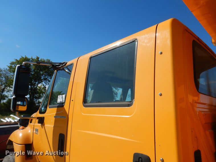 image for item DP0348 2003 International 7400  Crew Cab dump truck