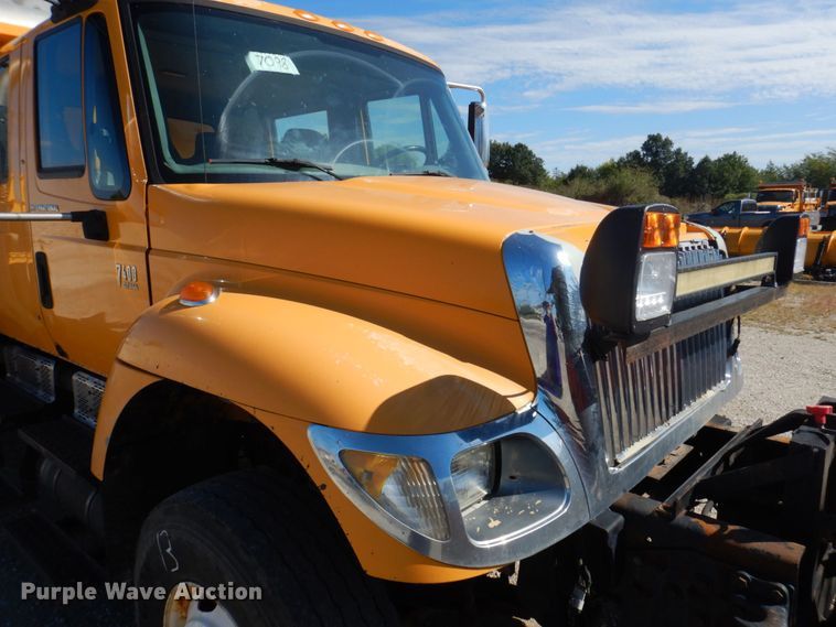 image for item DP0348 2003 International 7400  Crew Cab dump truck