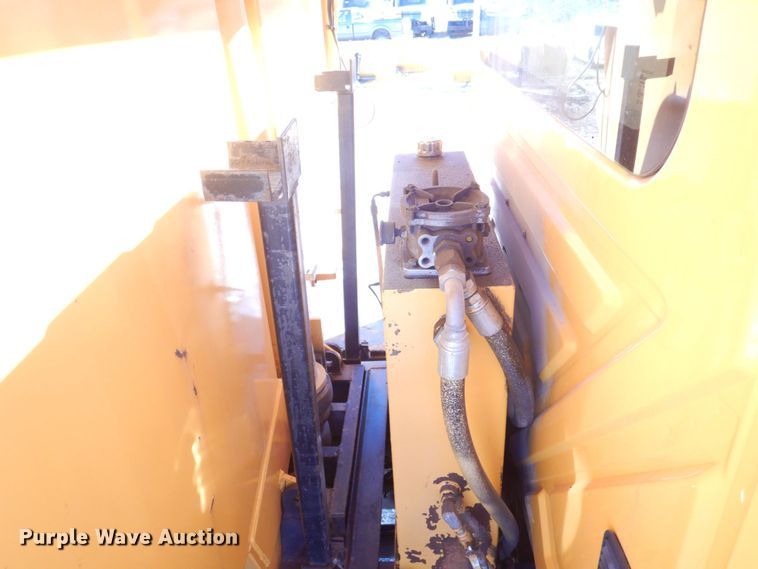 image for item DP0348 2003 International 7400  Crew Cab dump truck