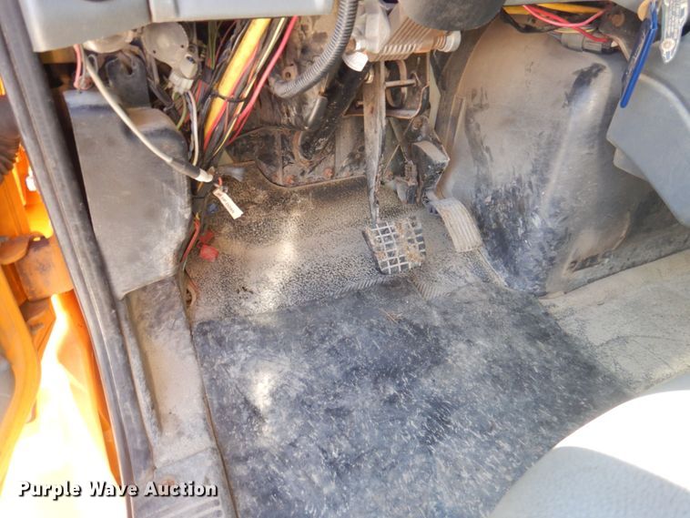 image for item DP0348 2003 International 7400  Crew Cab dump truck