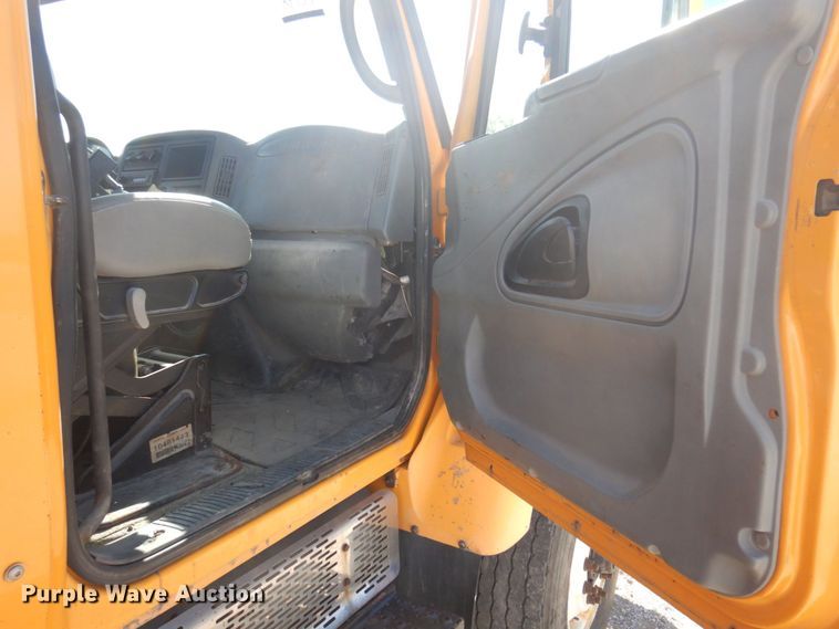 image for item DP0348 2003 International 7400  Crew Cab dump truck