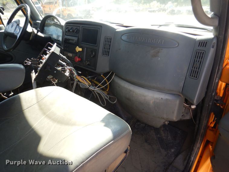 image for item DP0348 2003 International 7400  Crew Cab dump truck