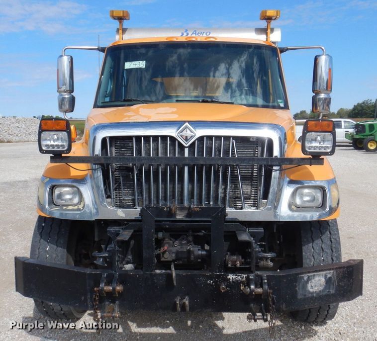 image for item DP0352 2005 International 7400  Crew Cab dump truck