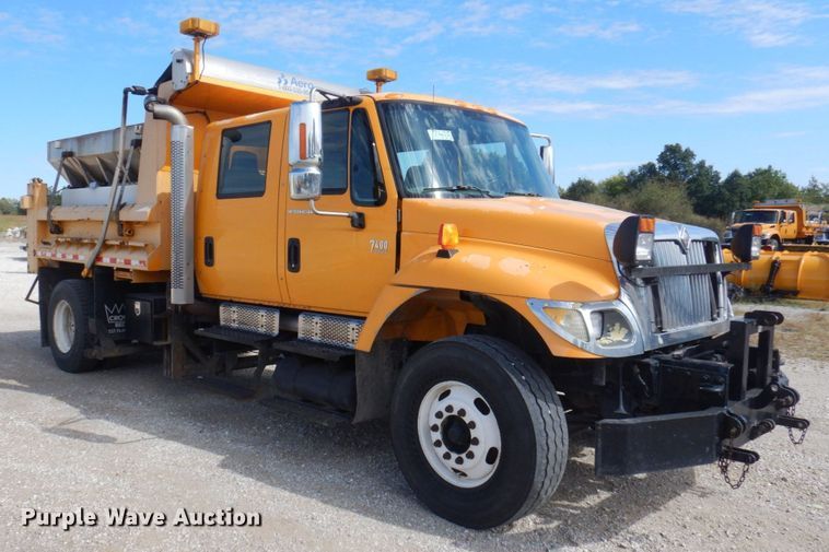 image for item DP0352 2005 International 7400  Crew Cab dump truck