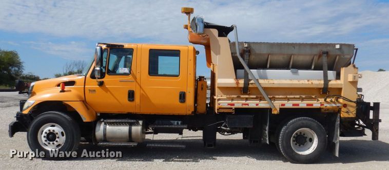 image for item DP0352 2005 International 7400  Crew Cab dump truck