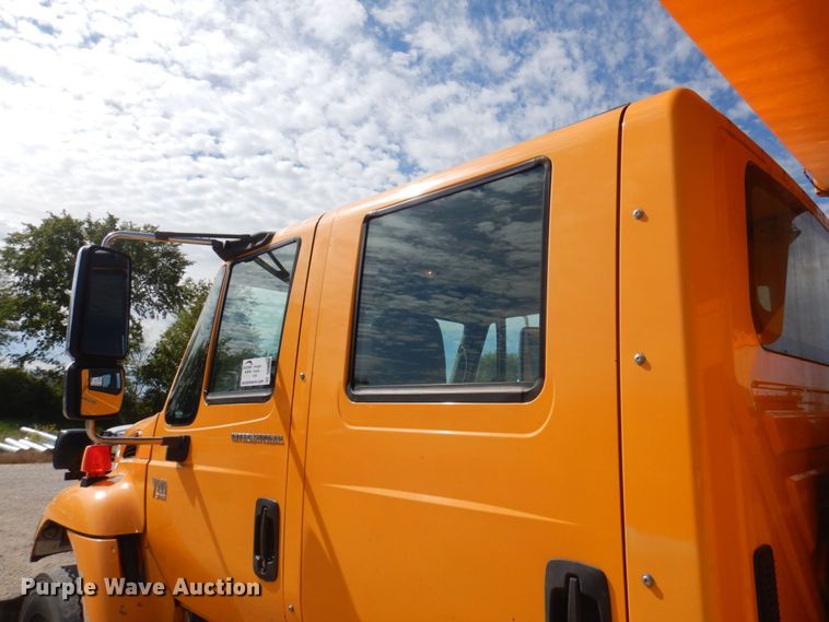 image for item DP0352 2005 International 7400  Crew Cab dump truck