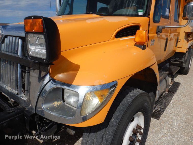 image for item DP0352 2005 International 7400  Crew Cab dump truck