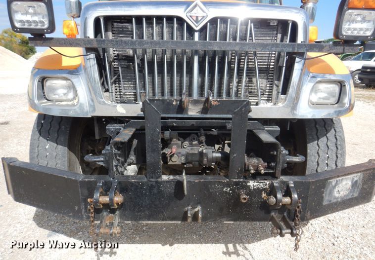 image for item DP0352 2005 International 7400  Crew Cab dump truck