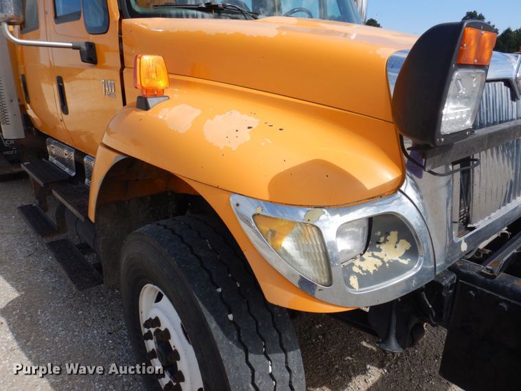 image for item DP0352 2005 International 7400  Crew Cab dump truck