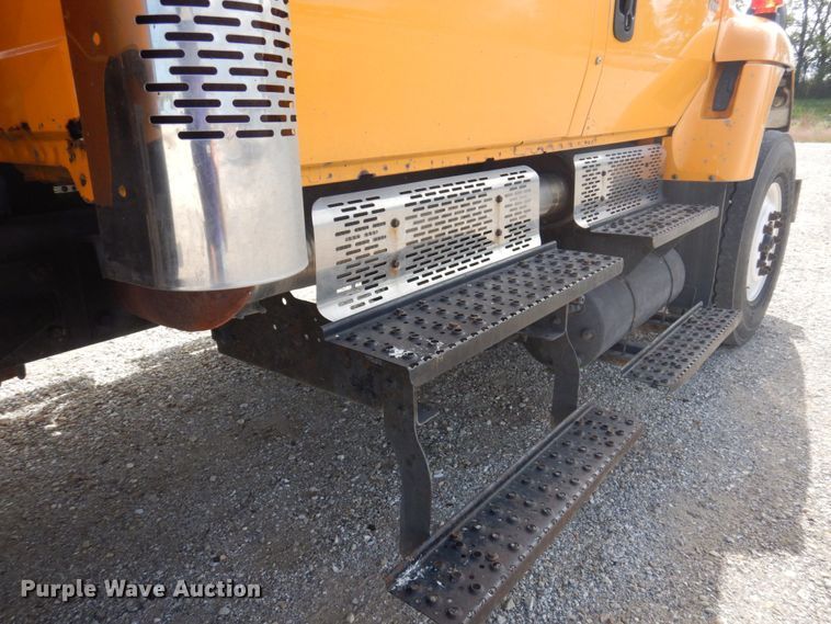 image for item DP0352 2005 International 7400  Crew Cab dump truck