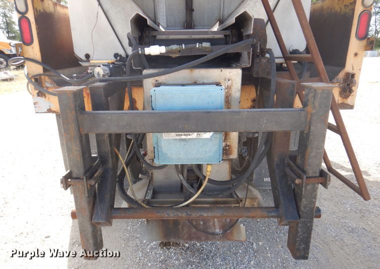 image for item DP0352 2005 International 7400  Crew Cab dump truck