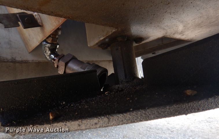 image for item DP0352 2005 International 7400  Crew Cab dump truck