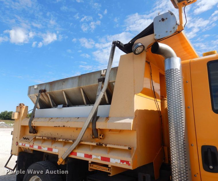 image for item DP0352 2005 International 7400  Crew Cab dump truck