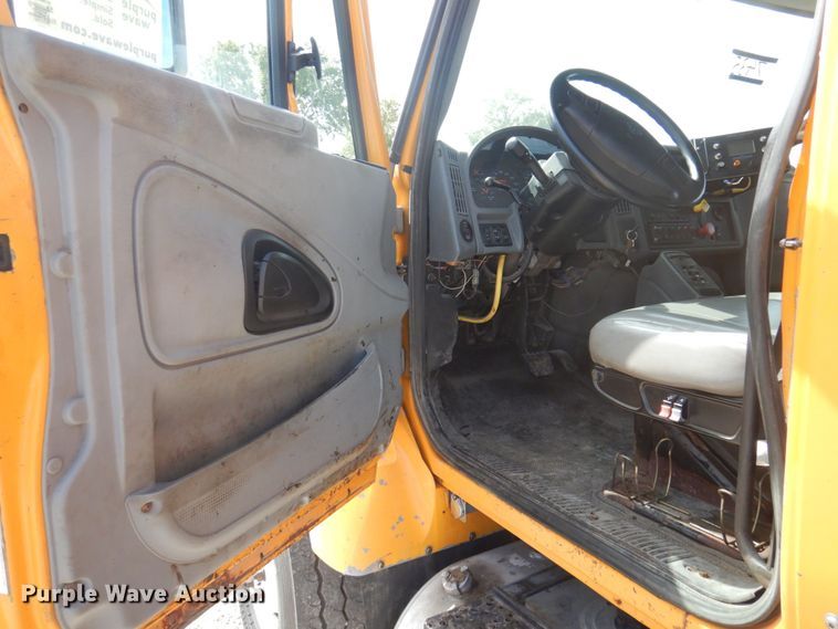 image for item DP0352 2005 International 7400  Crew Cab dump truck