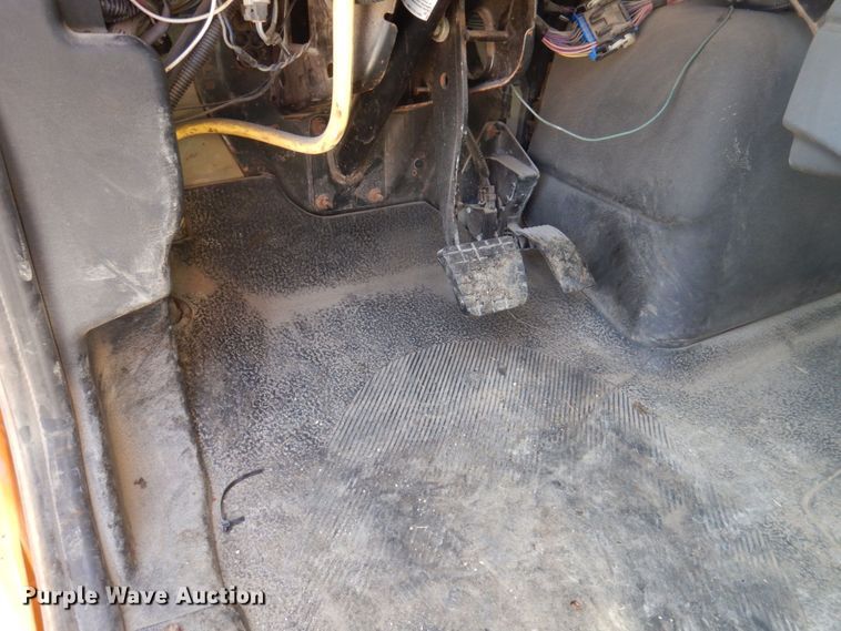 image for item DP0352 2005 International 7400  Crew Cab dump truck