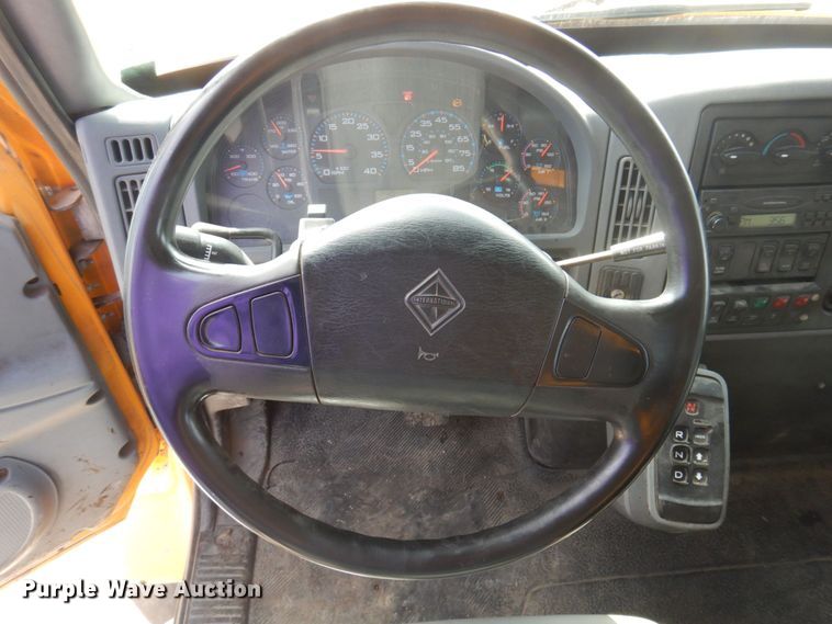 image for item DP0352 2005 International 7400  Crew Cab dump truck