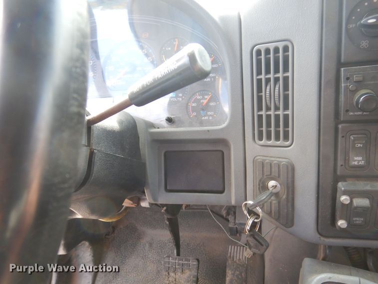 image for item DP0352 2005 International 7400  Crew Cab dump truck