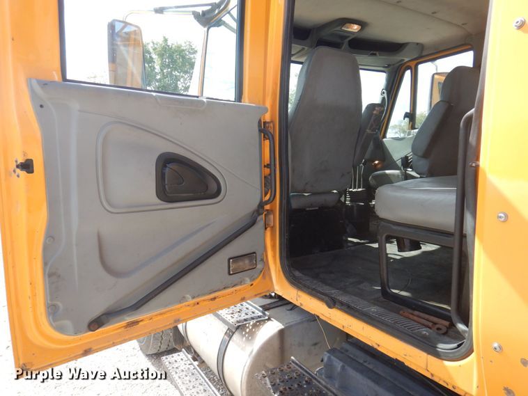 image for item DP0352 2005 International 7400  Crew Cab dump truck