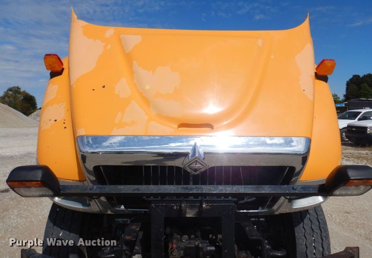 image for item DP0352 2005 International 7400  Crew Cab dump truck