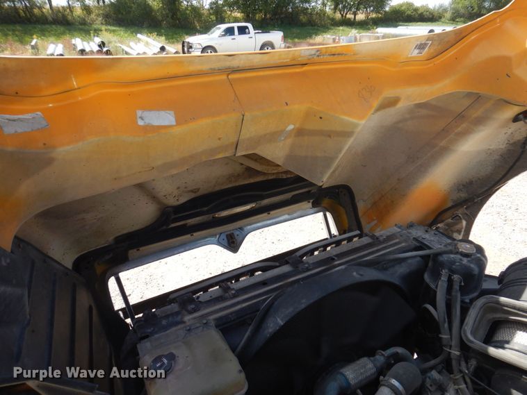 image for item DP0352 2005 International 7400  Crew Cab dump truck