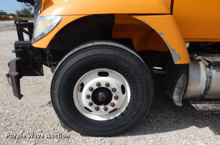 image for item DP0352 2005 International 7400  Crew Cab dump truck